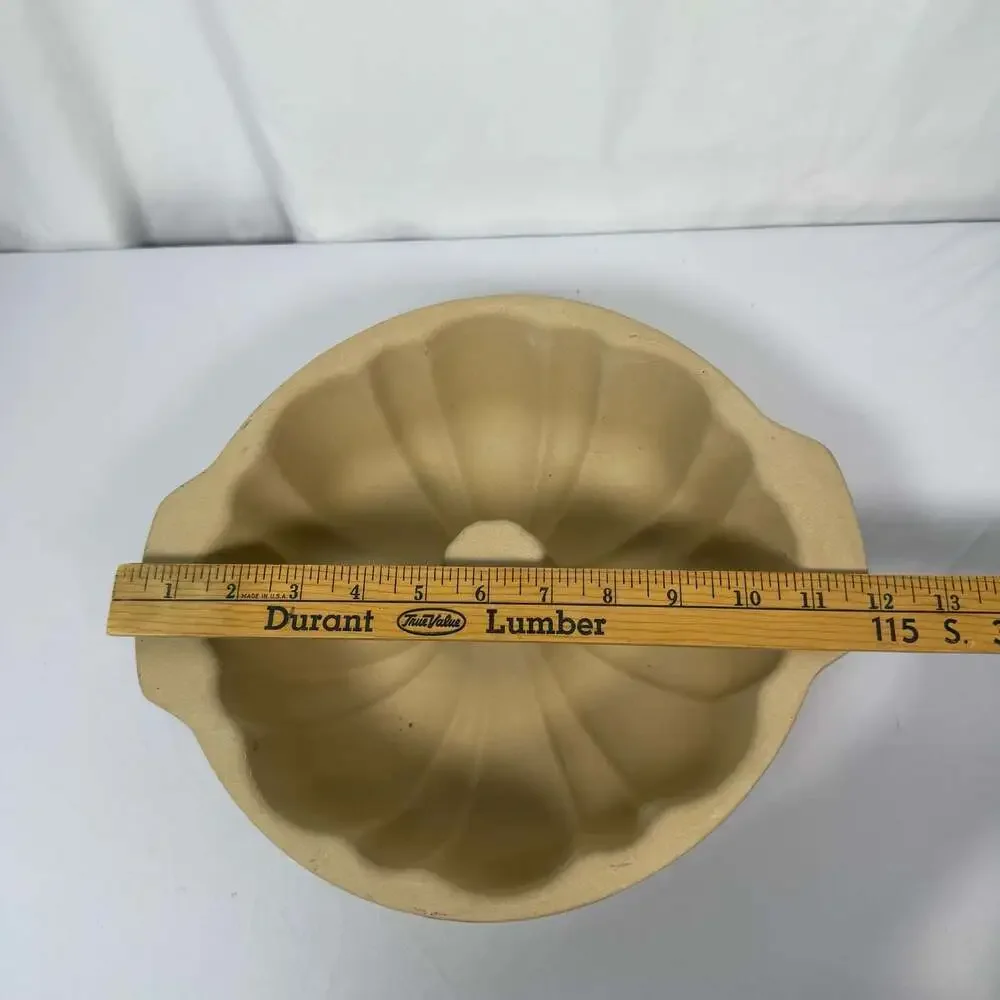 The Pampered Chef Family Heritage Collection Fluted Bundt Stoneware Baking Pan